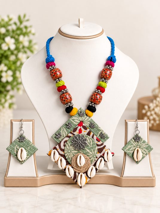 GARIMAS bohemian cowrie shell necklace with colourful beads and matching earrings